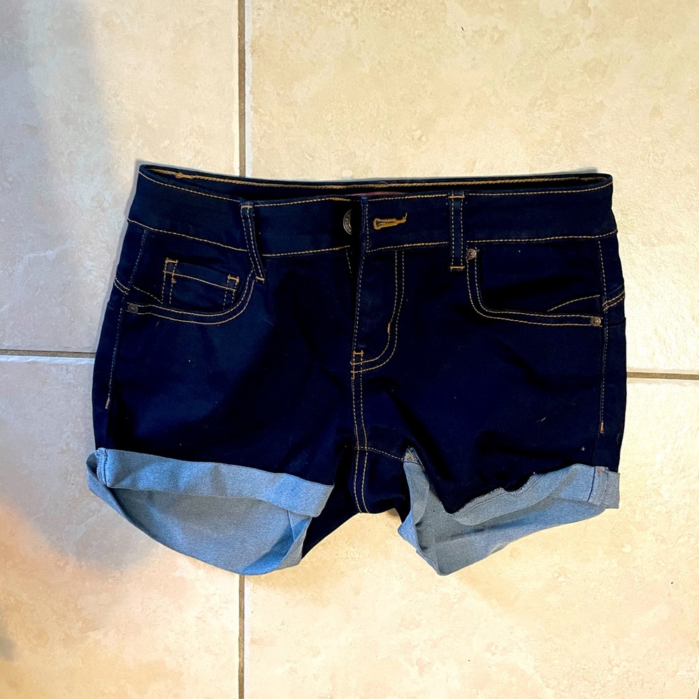 Short beach shorts
